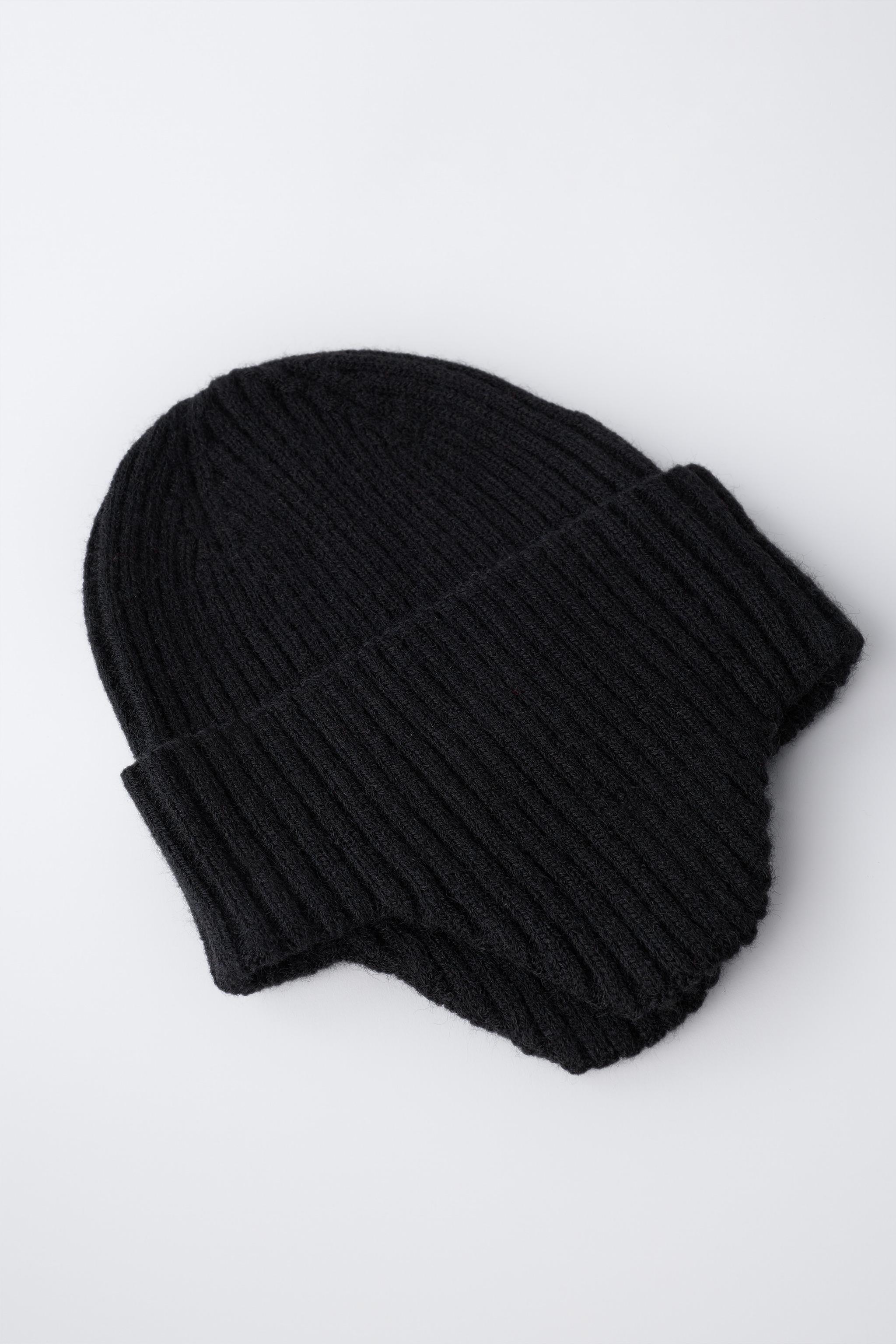 RIBBED HAT WITH EAR FLAPS